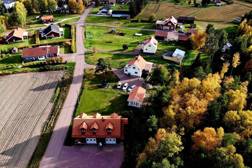 Nybyggd Stuga Intill Skogsbrynet - New Built Cottage Next To The Cowberry Forest Mora Exterior photo