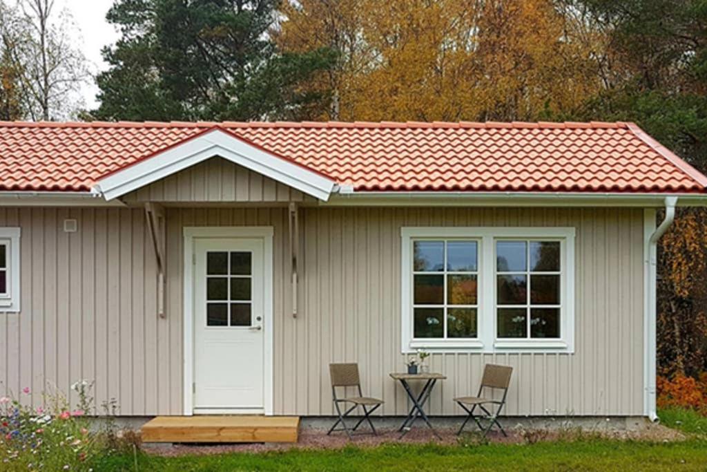 Nybyggd Stuga Intill Skogsbrynet - New Built Cottage Next To The Cowberry Forest Mora Exterior photo